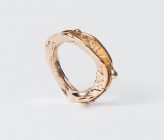 Anello artigianale Milano, anelli artigianali in bronzo, anello personalizzato, anello forma ondulata, anello ondulato, fedina irregolare, fedina artigianale