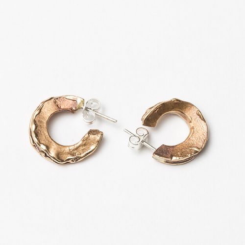 orecchini artigianali in bronzo, orecchini artigianali Milano, orecchini a cerchio piccoli, orecchini secondo buco
