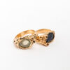Anello in bronzo dalle forme organiche con pietra dura colorata, anello artigianale con pietra dura, anelli artigianali di design con pietre dure