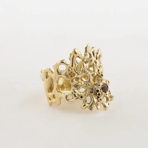 anello a fascia forme irregolari, anello artigianale a fascia con pietra dura semipreziosa, anello con pietra granato, artigianato Made in Italy
